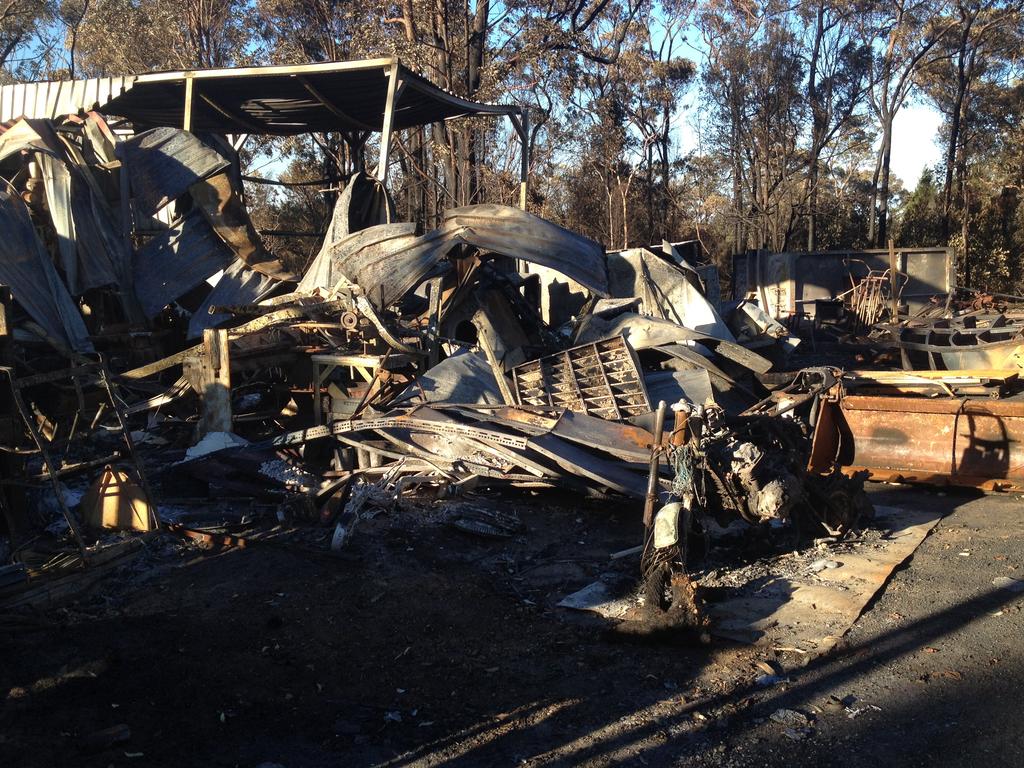 Before and after the devastating Yellow Rock bushfires | Herald Sun