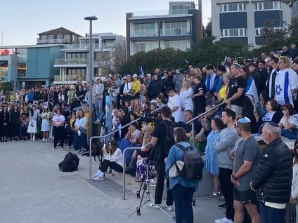 Jewish community hosts vigil to remember terror victims