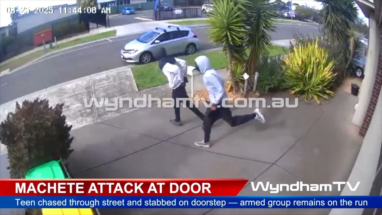 Machete wielding group stab teen on doorstep