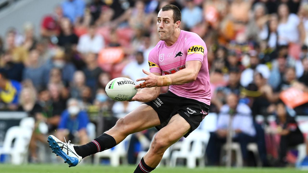 BRISBANE, AUSTRALIA - SEPTEMBER 25: Isaah Yeo of the Panthers passes during the NRL Preliminary Final match between the Melbourne Storm and the Penrith Panthers at Suncorp Stadium on September 25, 2021 in Brisbane, Australia. (Photo by Bradley Kanaris/Getty Images)