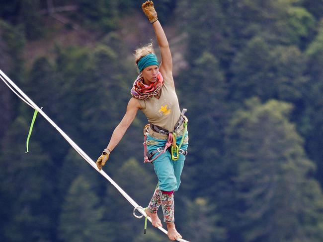 Female highline walker breaks world record