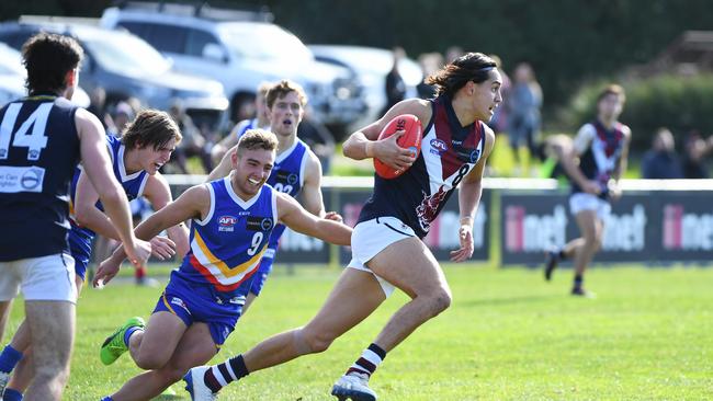 Kai Owens (right) of Sandringham is seen in action during a TAC Cup match against Eastern Ranges at Box Hill City Oval. (AAP Image/James Ross)