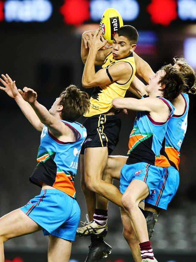 Jarrod Cameron f;oes for Western Australia against the Allies in the under-18 national championships. Picture: Michael Dodge/Getty Images