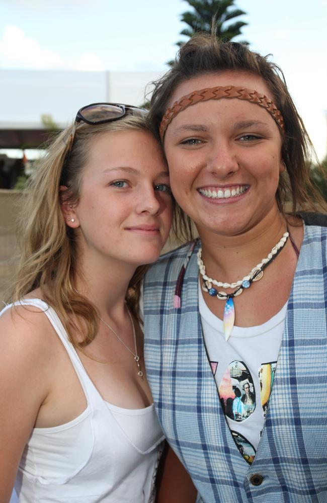 Caloundra Music Festival at Kings Beach on October 18, 2008. Tayla Morton-Popp and Chelsea Hadley of Caloundra. Nicholas Falconer / Sunshine Coast Daily