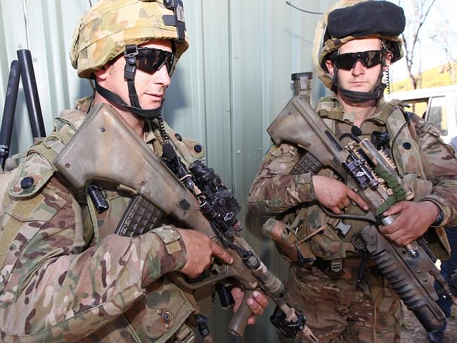 The basic gear of an Australian Army soldier | Herald Sun