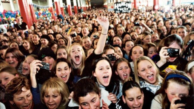 Teens and tweens pack Southland for rock band Hanson in 1997.