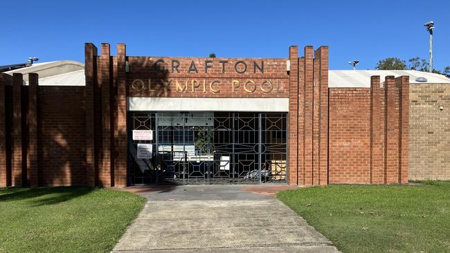 The gates to Grafton Olympic Pool remain locked. Picture: Odessa Blain.