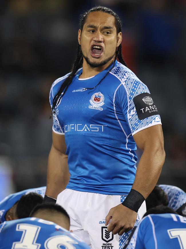 Martin Taupau led a powerful war dance by the Samoans before the match. Picture: Mark Kolbe/Getty Images