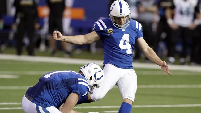 Colts' Adam Vinatieri misses a 48-yard field goal, costs himself $500K 