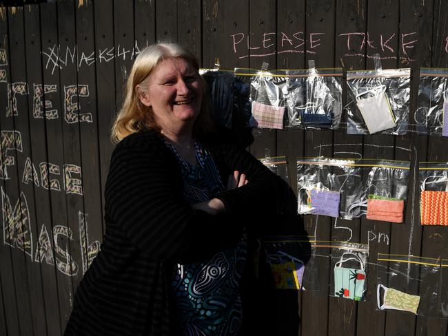 Beth Crothers with the free face masks on her front fence at Mackie St, Moorooka.Picture: NCA NewsWire / Dan Peled