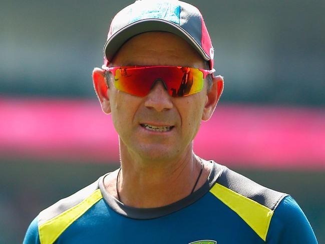 Australia's coach Justin Langer looks on during the second day of the third cricket Test match between Australia and New Zealand at the Sydney Cricket Ground in Sydney on January 4, 2020. (Photo by JEREMY NG / AFP) / -- IMAGE RESTRICTED TO EDITORIAL USE - STRICTLY NO COMMERCIAL USE --