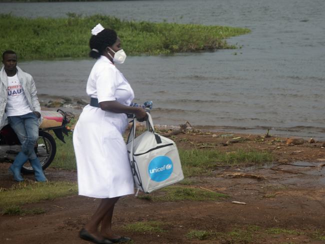 Mutesi Joy, an enrolled nurse with a vaccine carrier, braves a 30-minute boat ride across Lake Victoria to reach the health facility on Namatale Island in Uganda. Picture: UNICEF