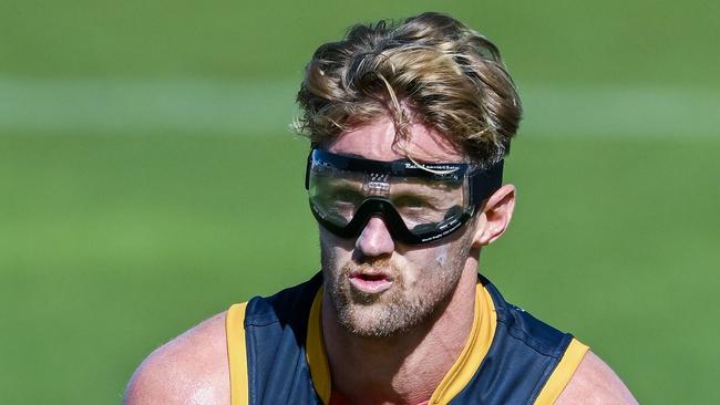 ADELAIDE, AUSTRALIA - MARCH 08:  Rory Sloane of the Crows   trains in winter ski goggles protecting his eye injury during an Adelaide Crows AFL training session at West Lakes on March 08, 2024 in Adelaide, Australia. (Photo by Mark Brake/Getty Images)