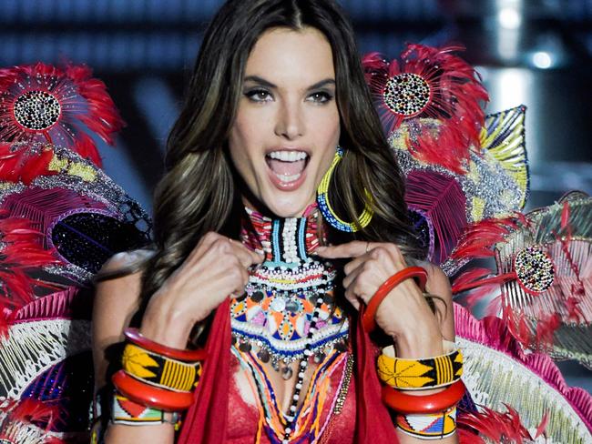 Brazilian model Alessandra Ambrosio presents a creation during the 2017 Victoria's Secret Fashion Show in Shanghai on November 20, 2017.  / AFP PHOTO / FRED DUFOUR / RESTRICTED TO EDITORIAL USE