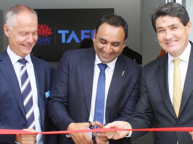 TAFE NSW managing director Steffen Faurby, Member for Coffs Harbour Gurmesh Singh and Minister for Skills and Tertiary Education Geoff Lee officially open the TAFE NSW Coffs Harbour Trades Hub.