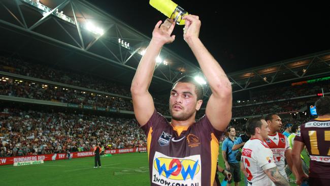 Karmichael Hunt waves to the crowd.