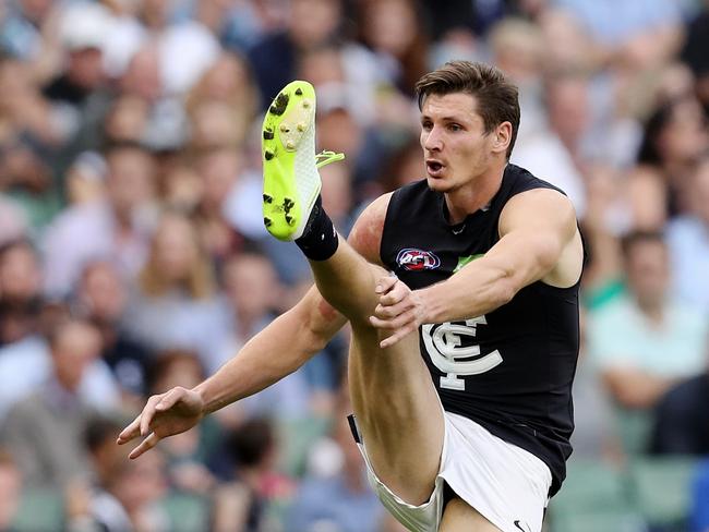 Andrejs Everitt kicks at goal for Carlton. Pic: Michael Klein.