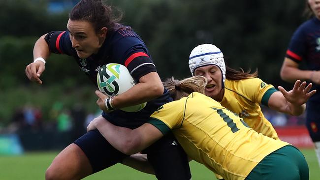 Shannon Izar on her way to one of her three tries in the match against Australia.