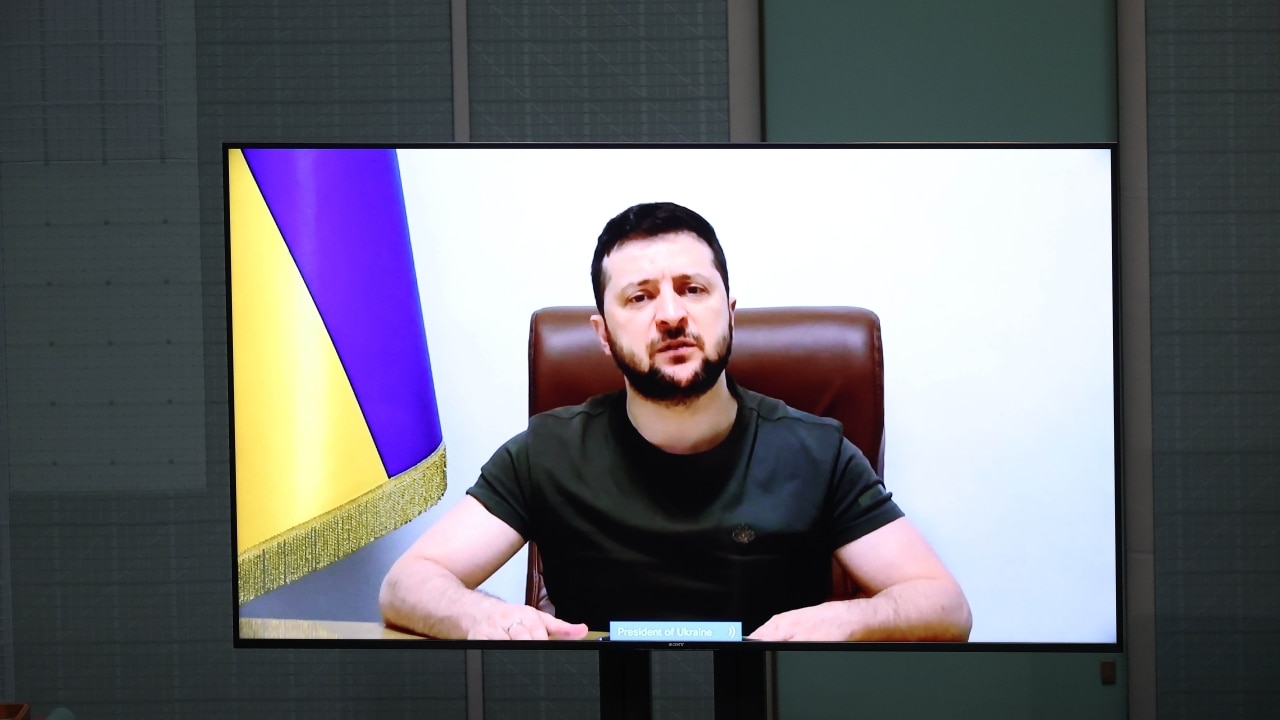 Prezydent Ukrainy Wołodymyr Zełenski zwolnił dwóch czołowych generałów, ostrzegł przed karaniem wszystkich „zdrajców”