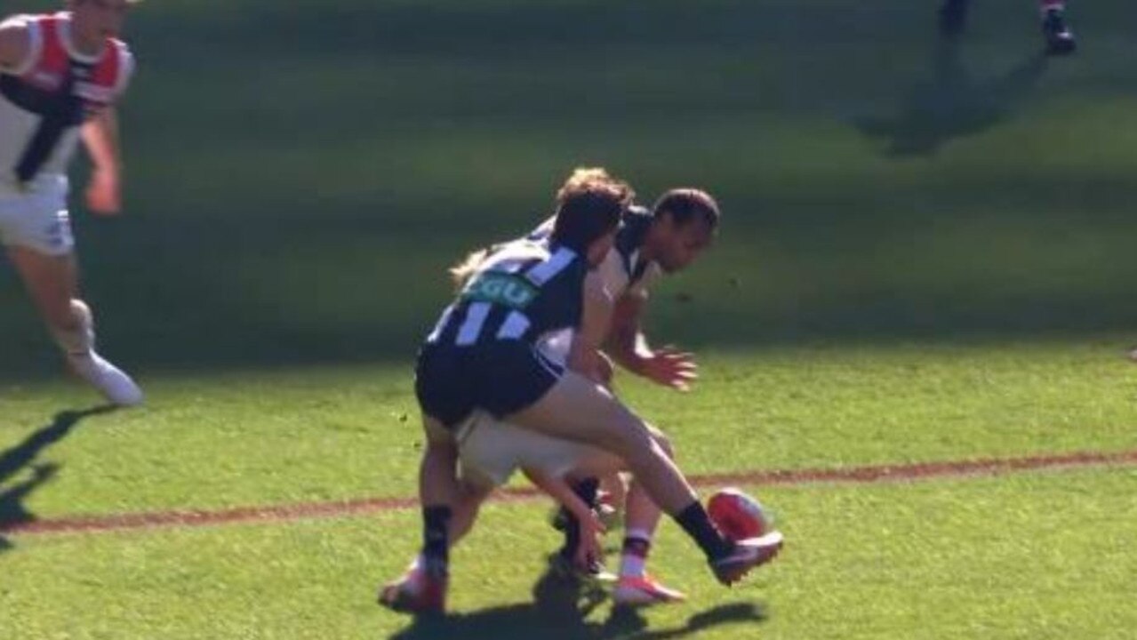 Travis Varcoe collects both Ed and Tom Phillips at the MCG.