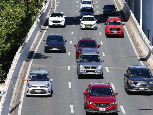 BRISBANE, AUSTRALIA - NewsWire Photos APRIL 17, 2025: Traffic started building in Brisbane as drivers are being urged to stay vigilant on the roads this extended long weekend with double demerits and extra police patrols in operation. Picture: NewsWire/Tertius Pickard