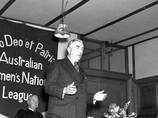 For Damian Bester's mercury/Sunday Tasmanian blast from the past: Federal opposition leader Robert Menzies addressing Tasmanians ahead of a referendum in 1944. Photo from Box 708 of the Mercury historical collection.