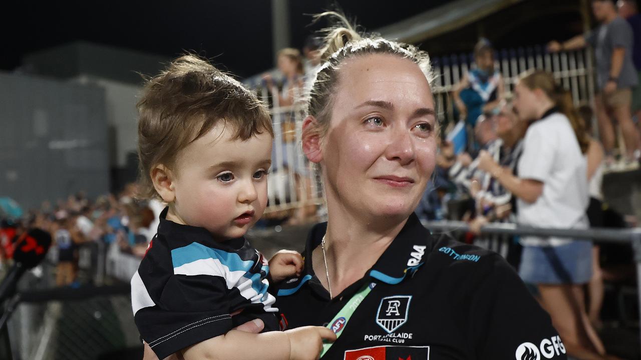 Port coach Lauren Arnell (pictured with her daughter Marlie) has achieved something ‘very special’, turning the Power into premiership contenders, says Kearney. Picture: Michael Willson / Getty Images