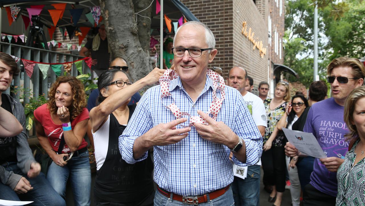 ‘give A Hug Says Malcolm Turnbull In Christmas Message The Australian