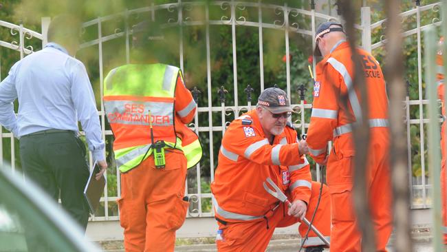 SES assist police in Meadow Heights. Picture: Andrew Henshaw