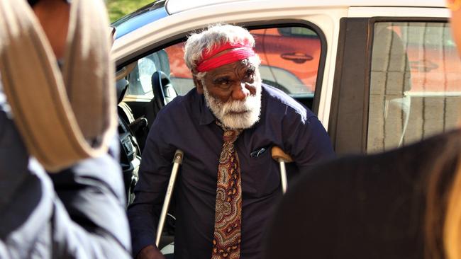 Warlpiri elder Ned Jampijinpa Hargraves arrives at Alice Springs Local Court. Picture: Jason Walls