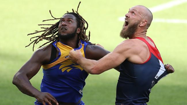 Nic Naitanui fights against Max Gawn.