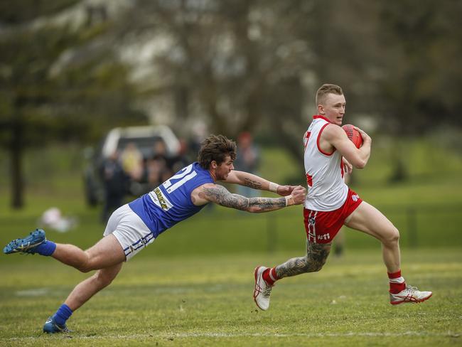 Hastings’ Sean Hewitt tries to grab Karingal’s Lachlan Hinde.