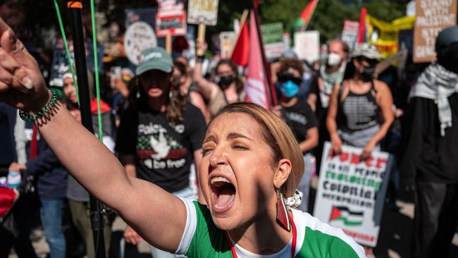 Pro-Palestine protesters march through the streets of Chicago near the United Center where the Democratic National Convention is being held on August 19, 2024 in Chicago, Illinois. GETTY IMAGES NORTH AMERICA / Getty Images via AFP)