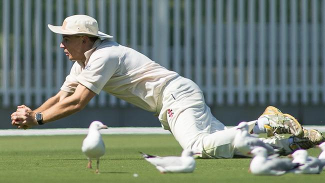 Cam Forsyth takes an outstanding catch in the outfield. And gun Cricket Victoria photographer Arj Giese takes an outstanding shot of the catch.