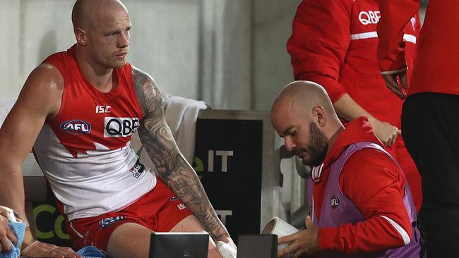 Zak Jones cuts a forlorn figure as he receives treatment for a hamstring injury. Picture: Getty Images