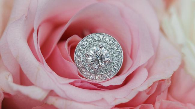 Frank Jiang put a ring on it, EVERNEW PHOTOGRAPHY