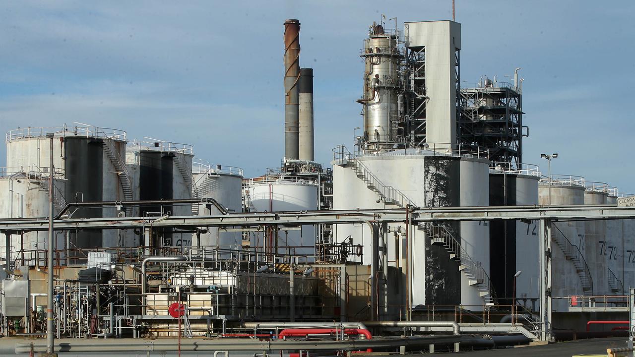 Viva Energy Geelong oil refinery explosion to be investigated | Geelong ...