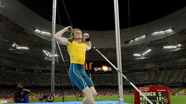 Olympic gold medallist Steve Hooker played his first game for Ardmona on Saturday.