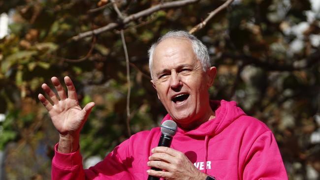 Prime Minister Malcolm Turnbull addresses the participants at the start of the Mother's Day Classic in Sydney, Sunday, May 13, 2018. (AAP Image/Daniel Munoz) NO ARCHIVING