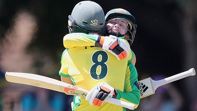 Ellyse Perry congratulates Haynes on her three figure score as Australia took a 2-0 lead in the series.)