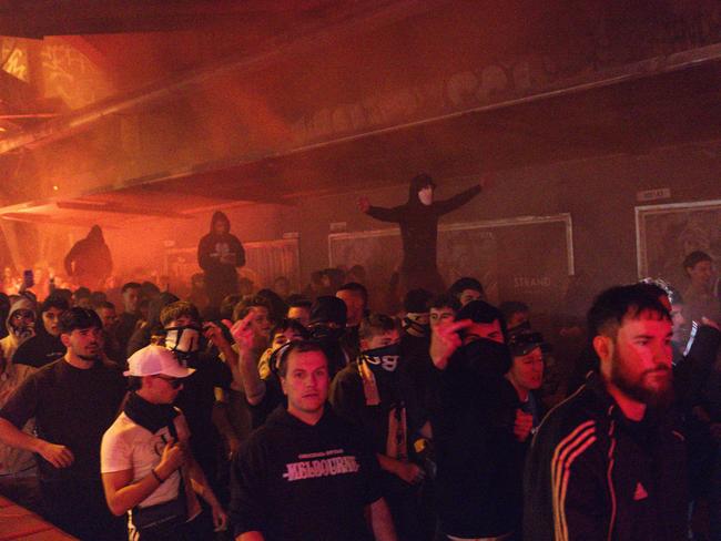 MELBOURNE, AUSTRALIA - NewsWire Photos - 31 MAY, 2025: Melbourne Victory football fans march towards AAMI park ahead of the A-League final. Picture: NewsWire / Diego Fedele