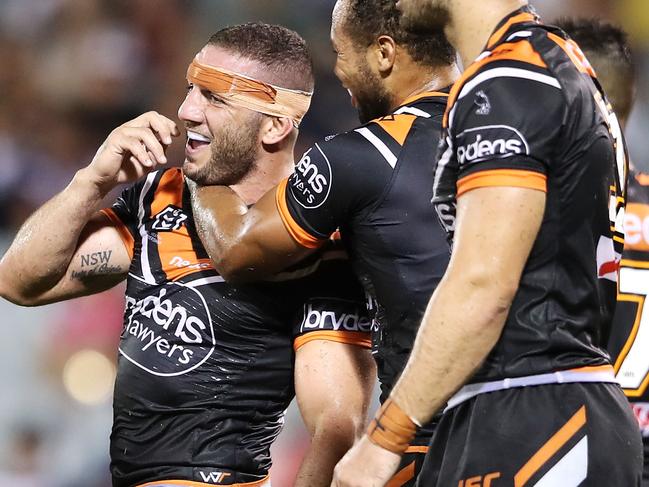 SYDNEY, AUSTRALIA - MARCH 24: Robbie Farah of the Tigers celebrates with his team mates after scoring a try during the round two NRL match between the Wests Tigers and the New Zealand Warriors at Campbelltown Stadium on March 24, 2019 in Sydney, Australia. (Photo by Mark Kolbe/Getty Images)