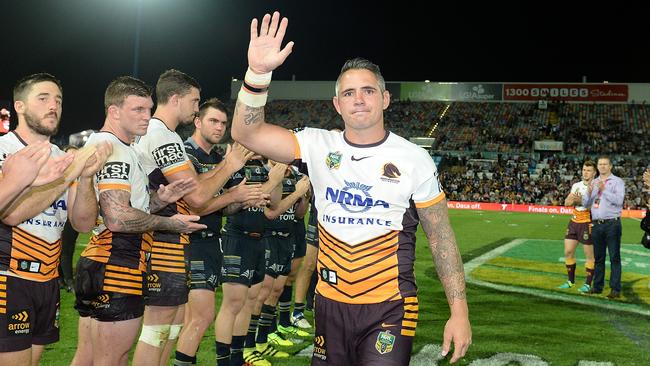 Corey Parker farewells fans after his final game for the Broncos in 2016. Picture: Getty Images)