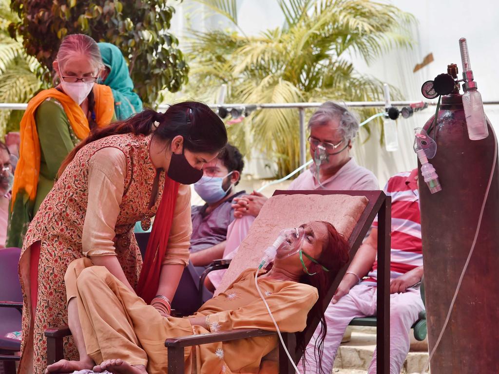 COVID patients receive oxygen from NGO Khalsa Help International outside a gurudwara (place of worship), in Ghaziabad, Uttar Pradesh, as hospitals are overwhelmed. Picture: Ajay Aggarwal/Hindustan Times via Getty Images