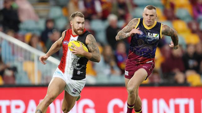 AFL Round 13. Brisbane Lions vs St Kilda at the Gabba, Brisbane..23/08/2020...  Dean Kent of the Saints leaves Mitch Robinson of the Lions in his wake  . Pic: Michael Klein