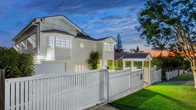 51 Lewis St, Camp Hill went to auction at 9.30am.