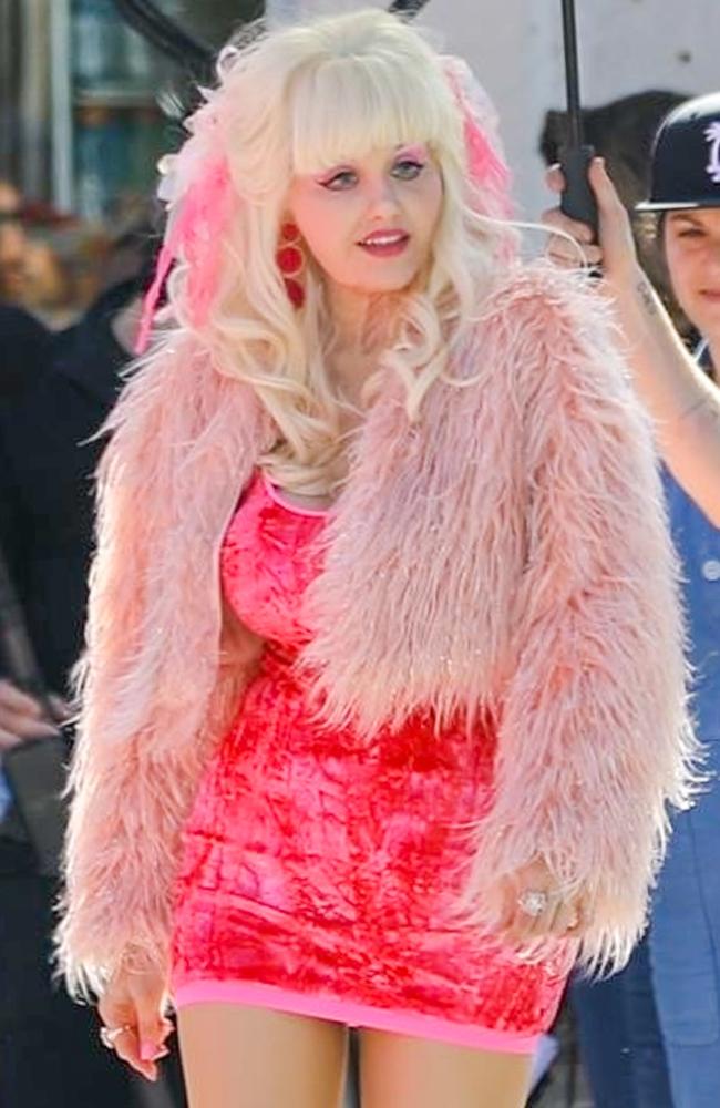 The 33-year-old Shameless star’s resemblance to L.A. billboard diva Angelyne is uncanny. Picture: Backgrid.