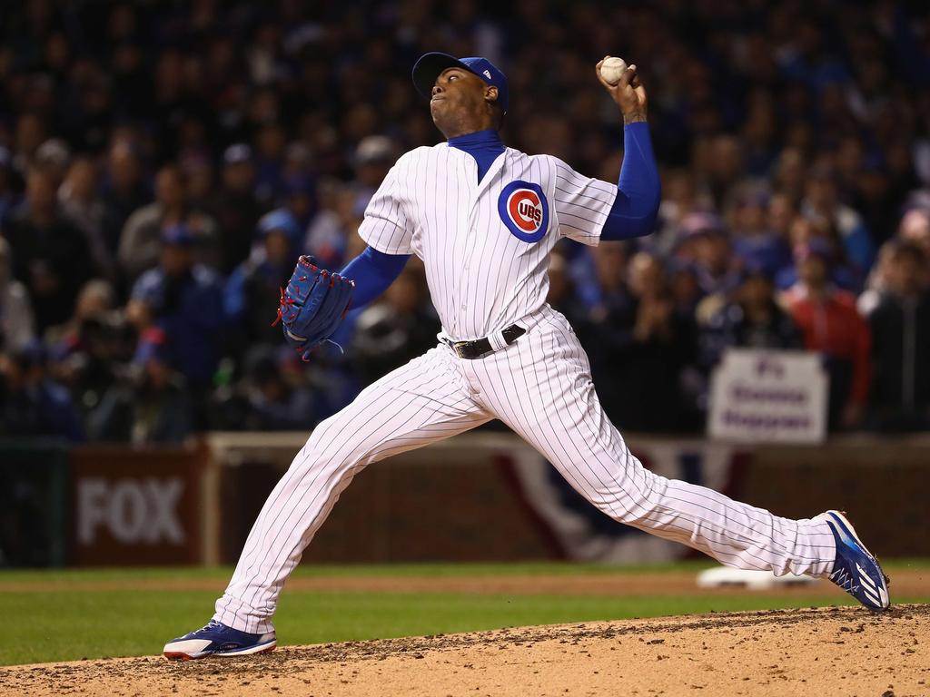 Aroldis Chapman, looking jacked, filmed himself boxing