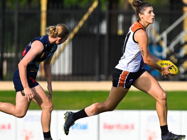 The Territory’s Jasmyn Hewett was solid in the ruck. Picture: AFLNT Media.