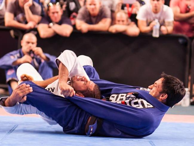 Jiu Jitsu Champ Thiago Braga Pins Down Alleged Robber After Being Hit